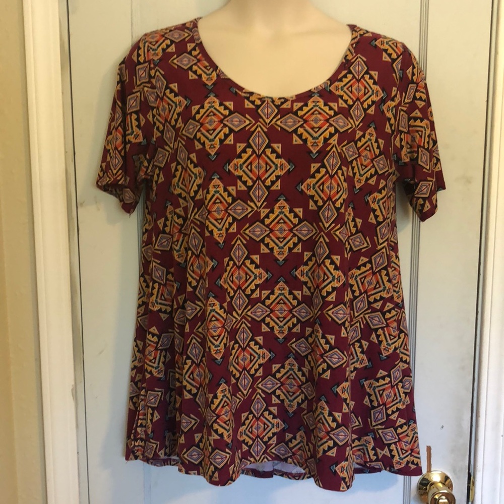 Gently Used LuLaRoe Aztec Perfect Tee Flared with side slits RN#142161 L